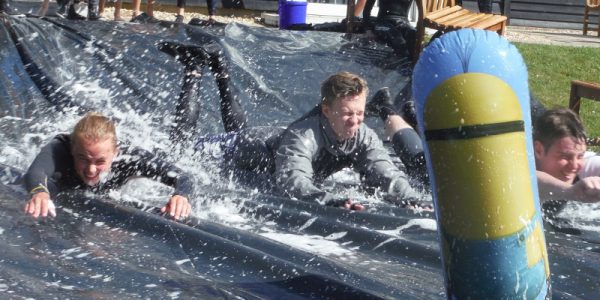 DWater slide Instrutcors (800×632)